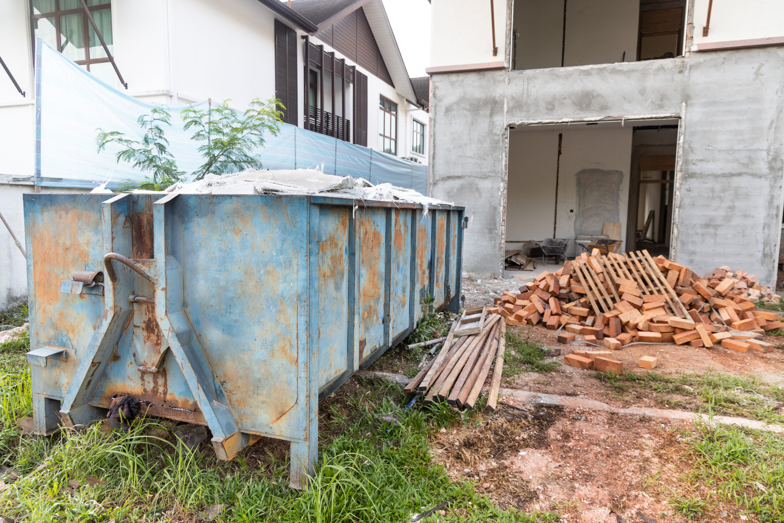 Roll-Off Dumpster vs Regular Trash Service in the Cedar Valley